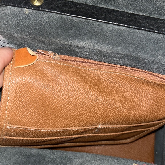 Vintage Dooney and Bourke crossbody - Picture 6 of 6